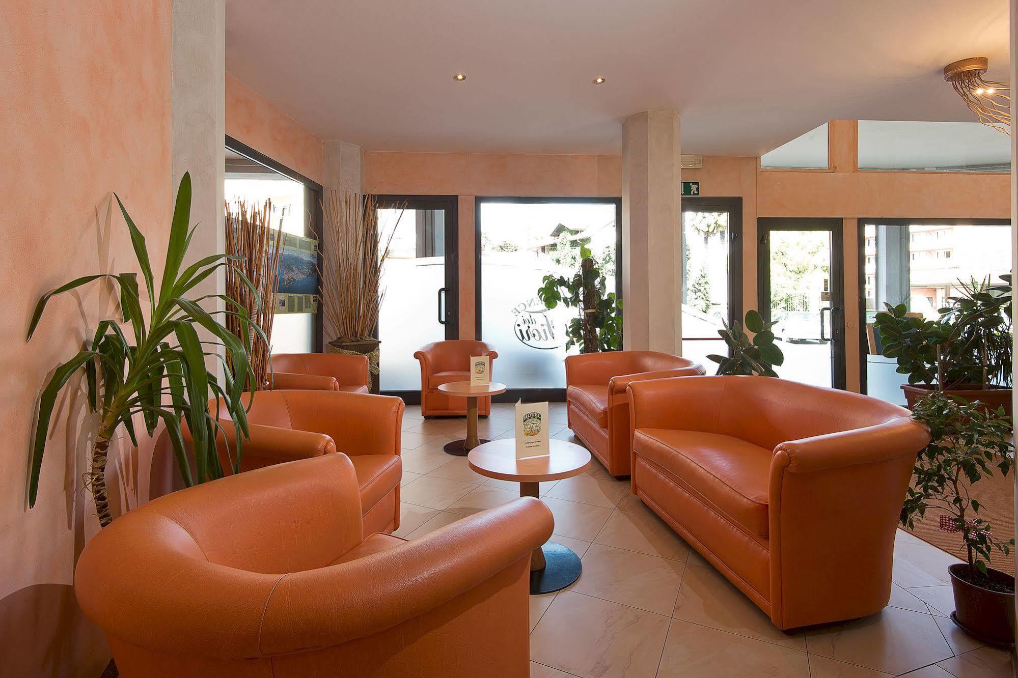 Hotel Residence Dei Fiori بافينو المظهر الخارجي الصورة